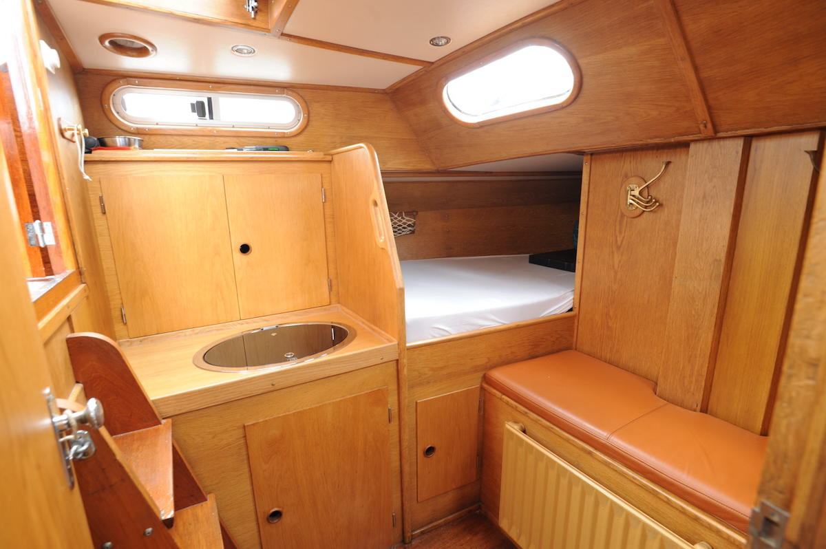 Auch die Achterjaküte bietet mit Zentralheizung und Waschbecken Komfort wie daheim