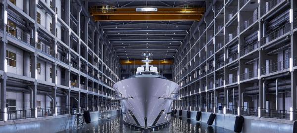 Die bei Oceancos in den Niederlanden hergestellte KAOS, ex &laquo;Jubilee&raquo; ist die gr&ouml;&szlig;te Megayacht, die jemals in den Niederlanden auf Kiel gelegt wurde