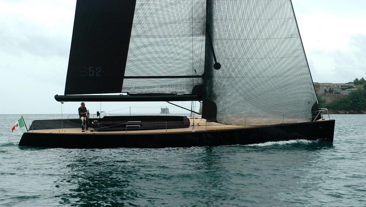 Die Brenta 52 &bdquo;Genie&ldquo; vor einigen Jahren beim Probeschlag vor La Spezia