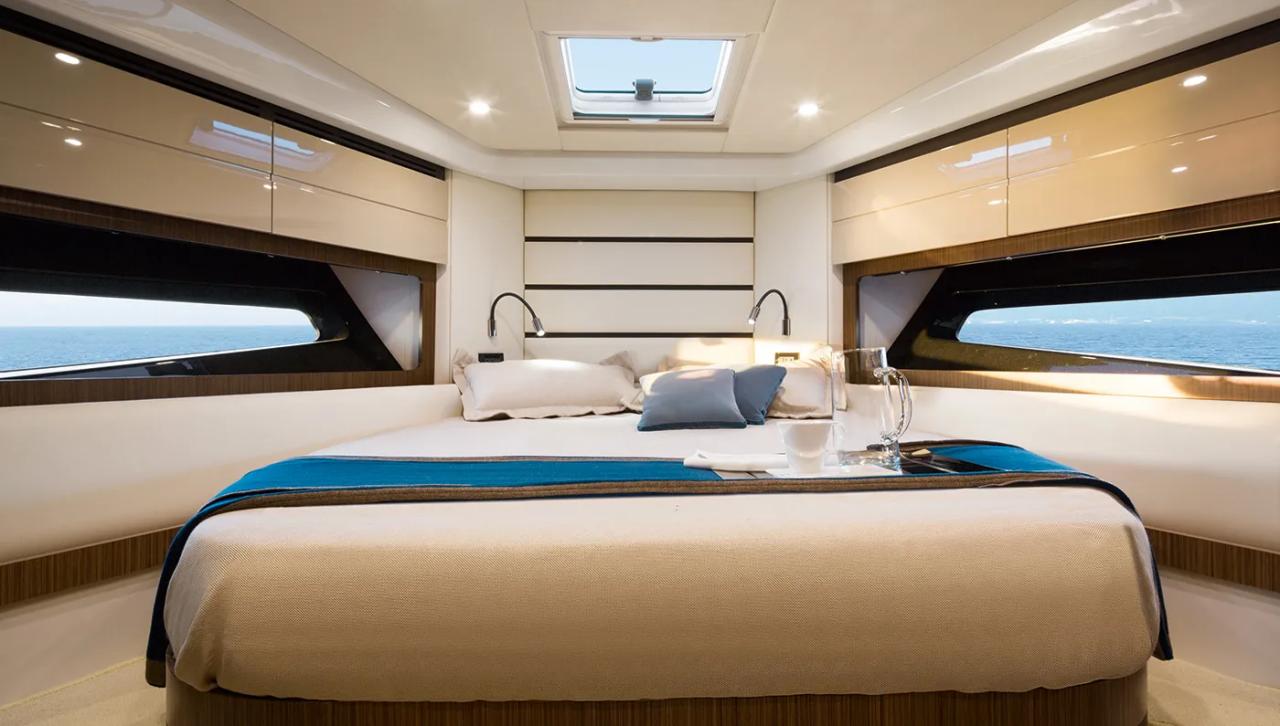 Platz und Licht bis zum Abwinken in der Eigner-Kabine der aktuellen Azimut 43 Atlantis