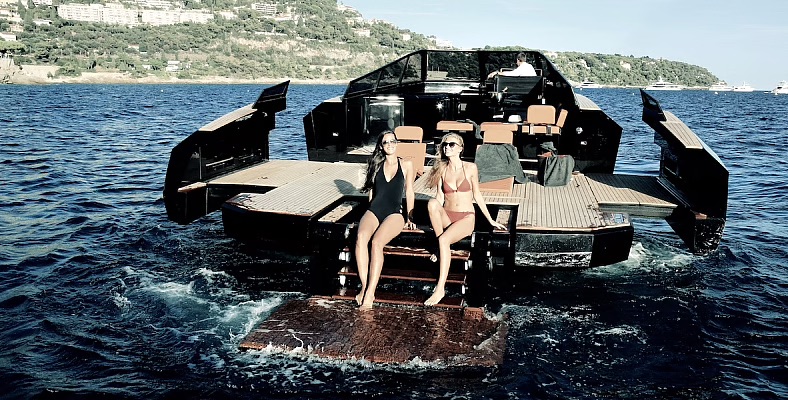 Die Badeanz&uuml;ge passen farblich zum Boot