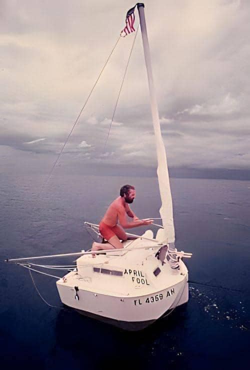 Hugo Vilhen auf seiner Nussschale &laquo;Aprilscherz&raquo;