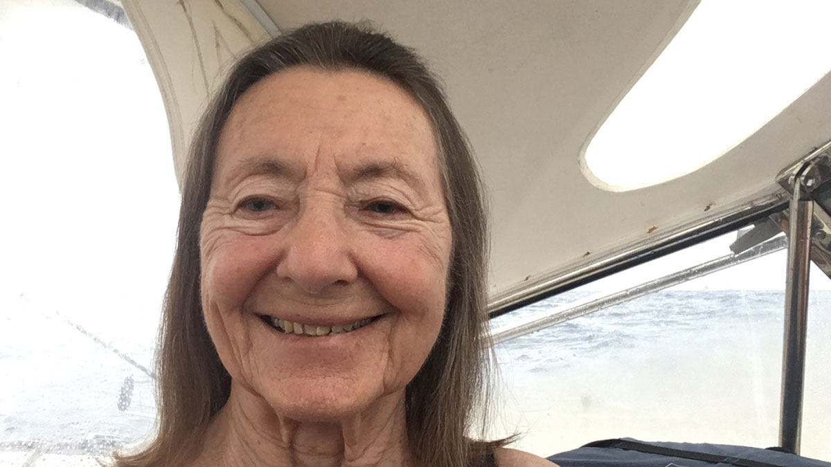 Selfie von Jeanne Socrates w&auml;hrend ihrer aktuellen Nonstop-Weltumseglung