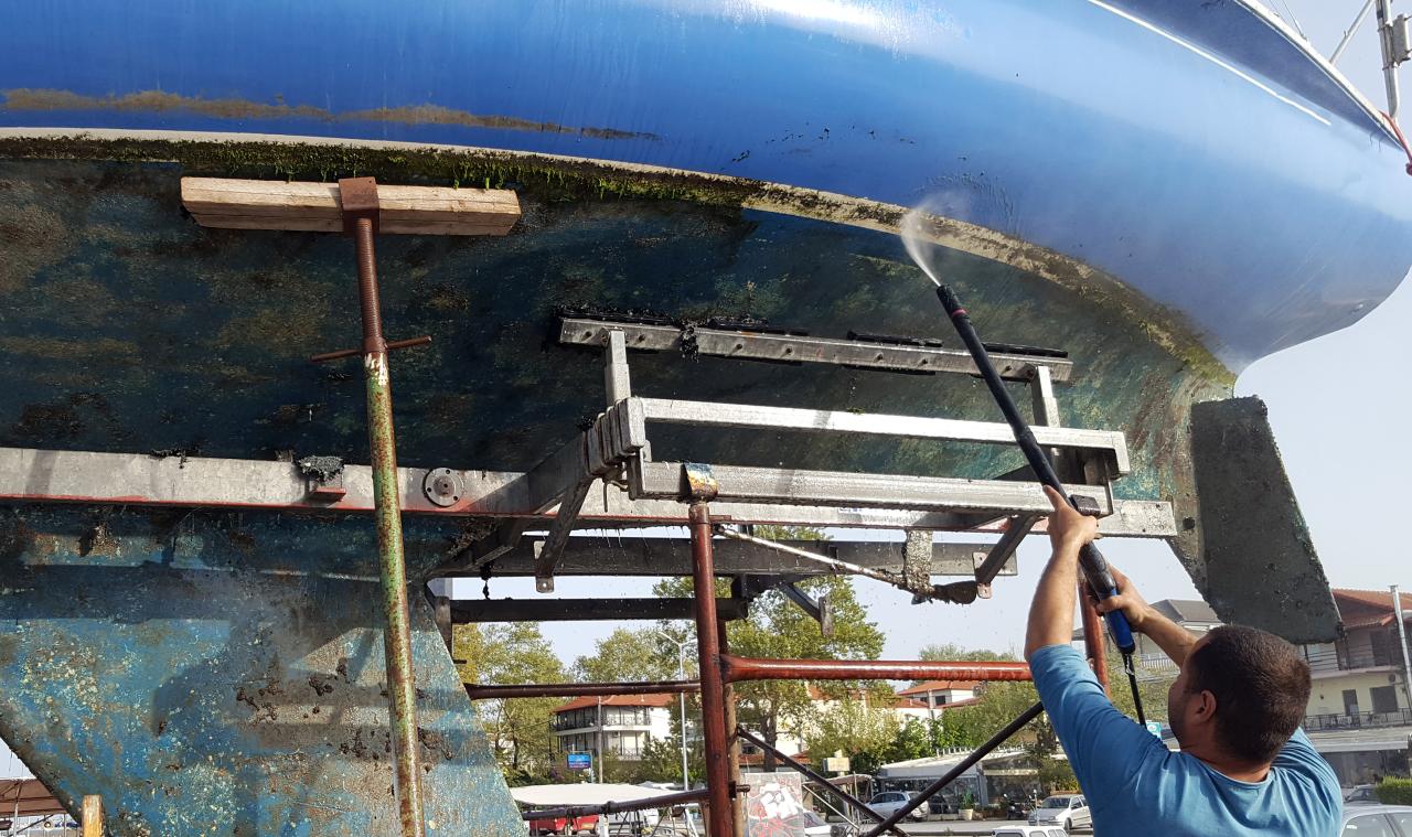 Die j&auml;hrliche Reinigung des Unterwasserschiffs ist eine von mehreren Aufwendungen f&uuml;r das Boot