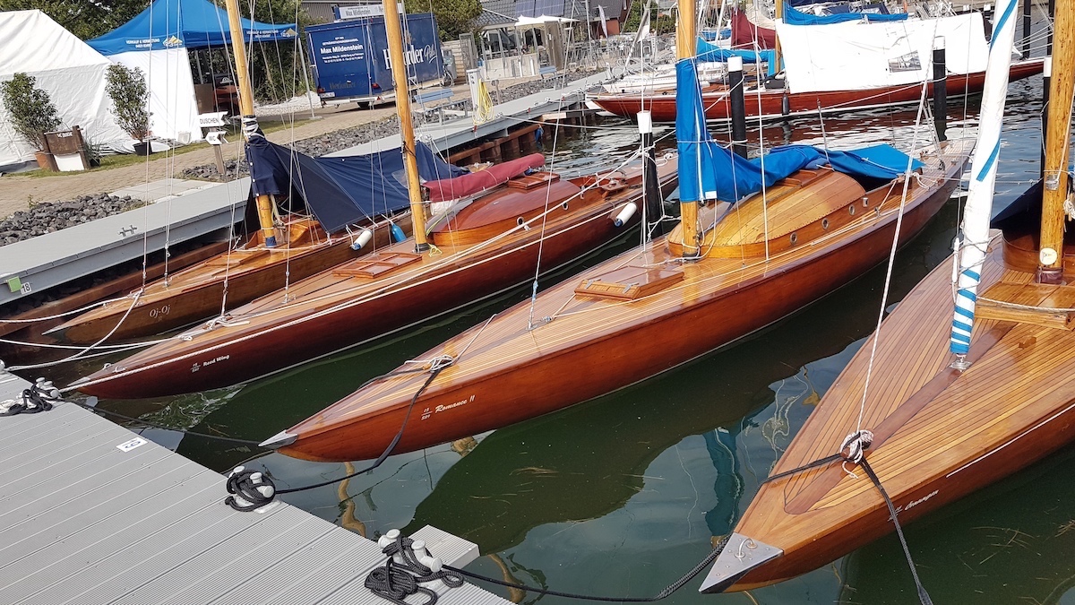 Klassikersammlung in der &bdquo;Sch&auml;renecke&ldquo; von Lemkenhafen