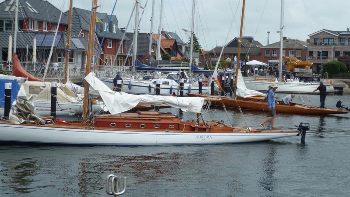 Boot Nr. 4: Milz unterwegs zum Au&szlig;enborder seines 40ers &laquo;Aurora&raquo; von 1920