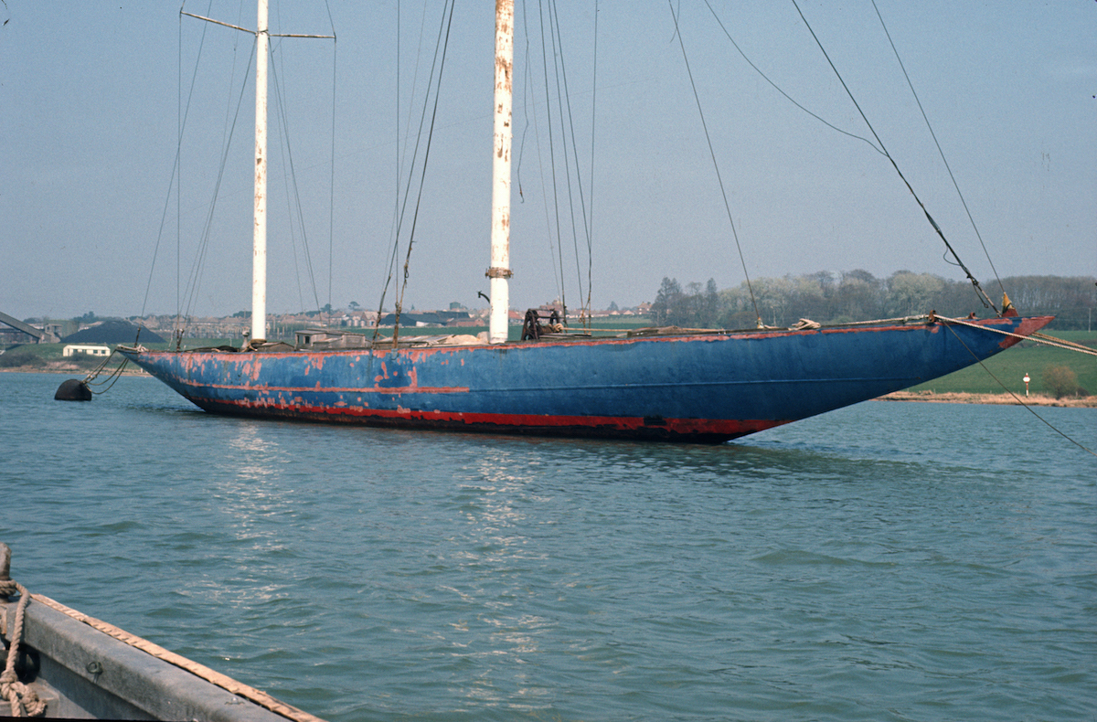 &laquo;Endeavour&raquo; Ende der Siebzigerjahre als Zweimaster am Medina River/Isle of Wight