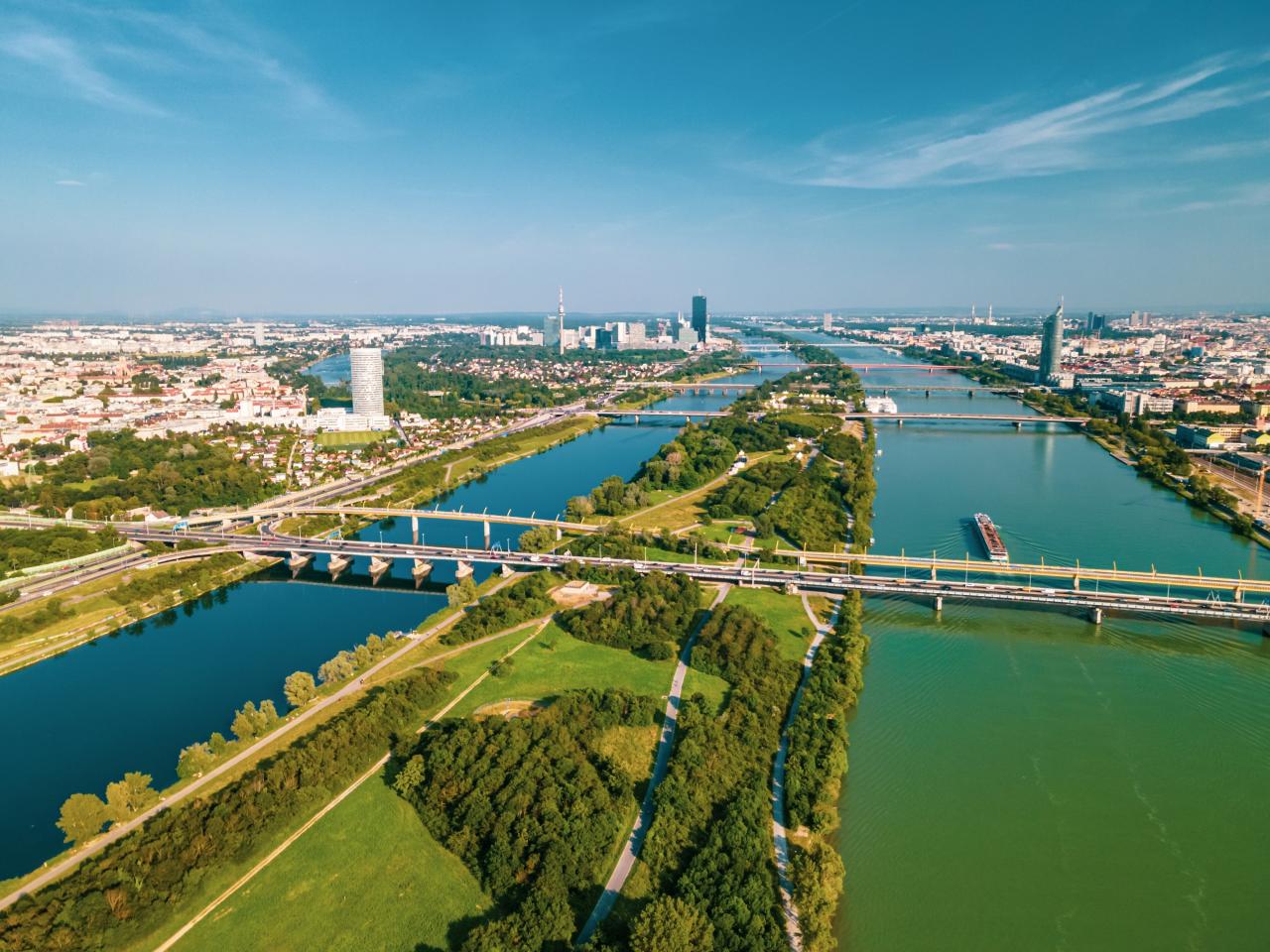 Donau, die Hauptwasserstra&szlig;e von Wien
