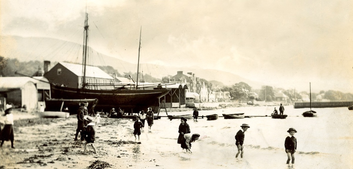 Der Strand von Fairlie und die Fife Werft bei Flut