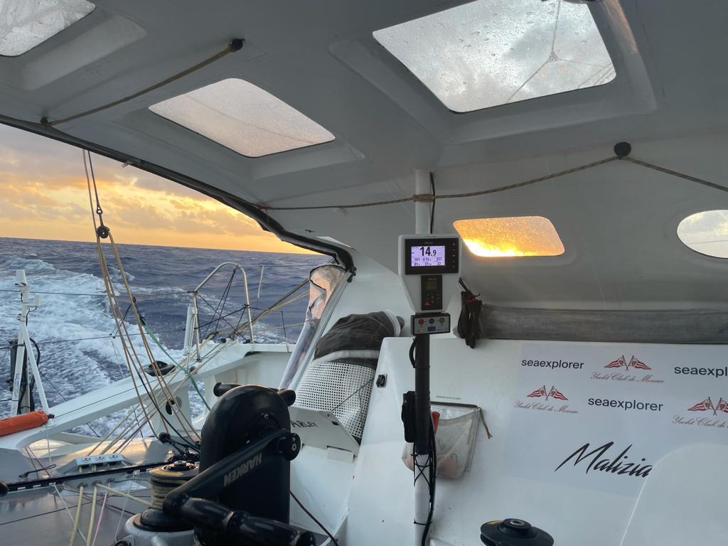 Blick aus der &uuml;berdachten und achtern offenen ersten &bdquo;Malizia Seaexplorer&ldquo; von Boris Hermann