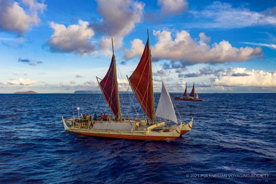 Originalgetreuer Nachbau eines polynesischen Katamarans, mit dem vor tausenden Jahren die Besiedlung des polynesischen Dreiecks gelang &copy; Holkule&#039;a Polynesian Voyaging Society