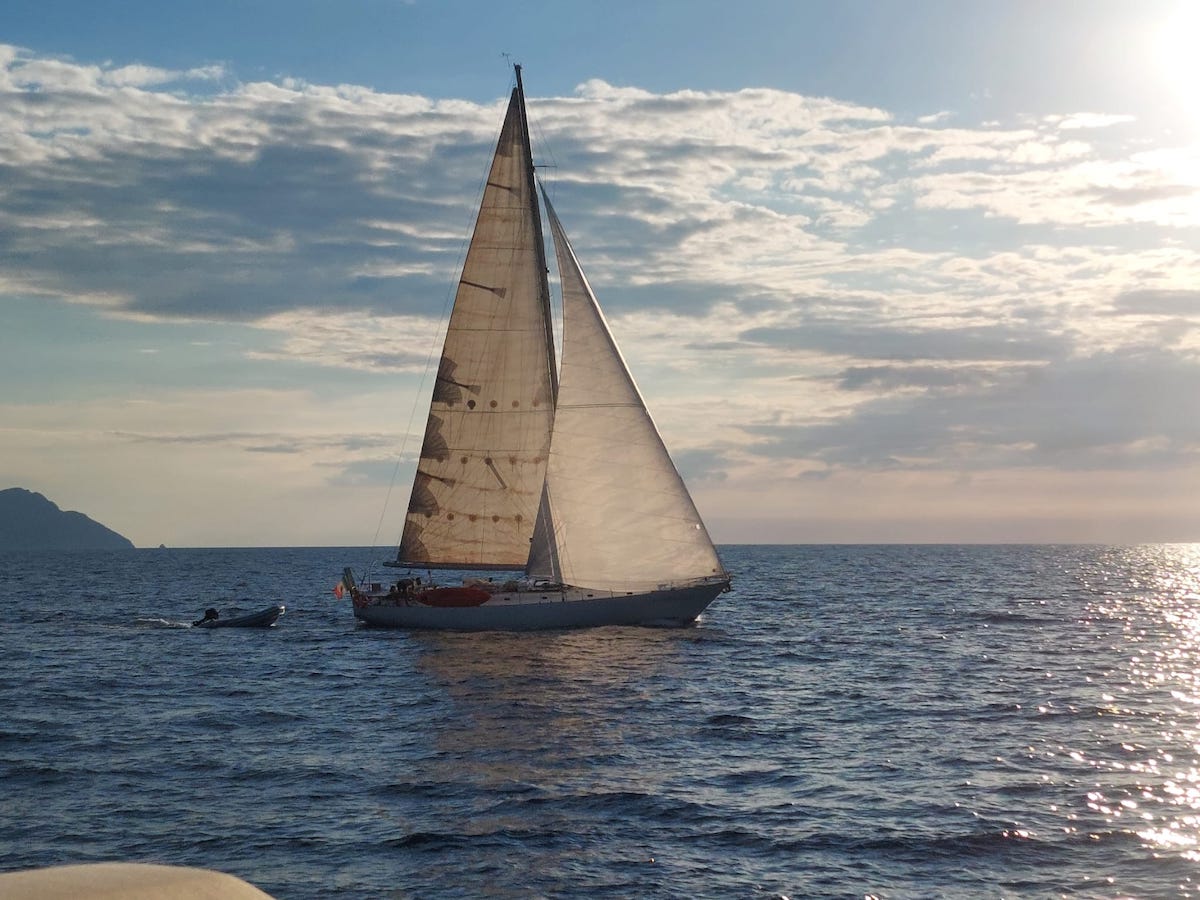 Fortuna mit Partialrigg und knapp 160 qm im Thyrrenischen Meer