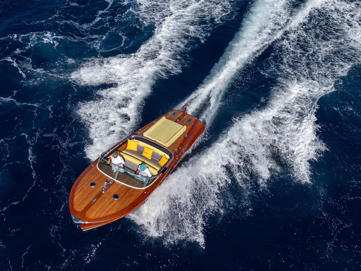 Gleiterkino mit tailliertem Schraubenwasser