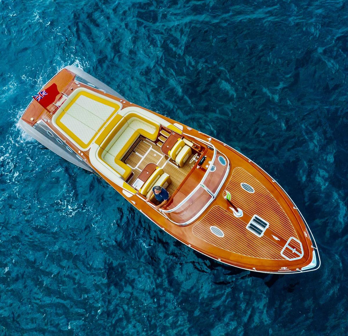 Blick auf das taillierte Deck der 43 Fuss Torpedo