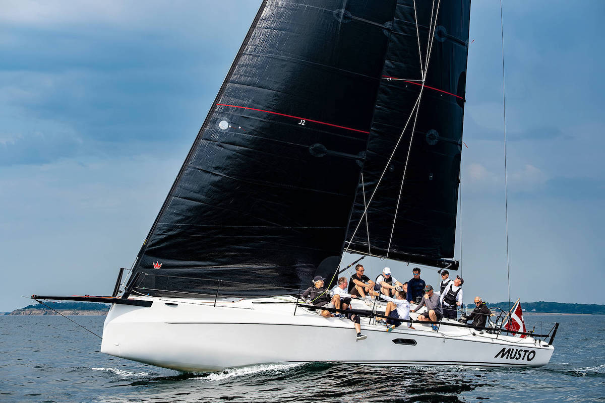 XR41 im heute &uuml;blichen Schwertfischlook mit langem R&uuml;ssel f&uuml;r den Gennaker