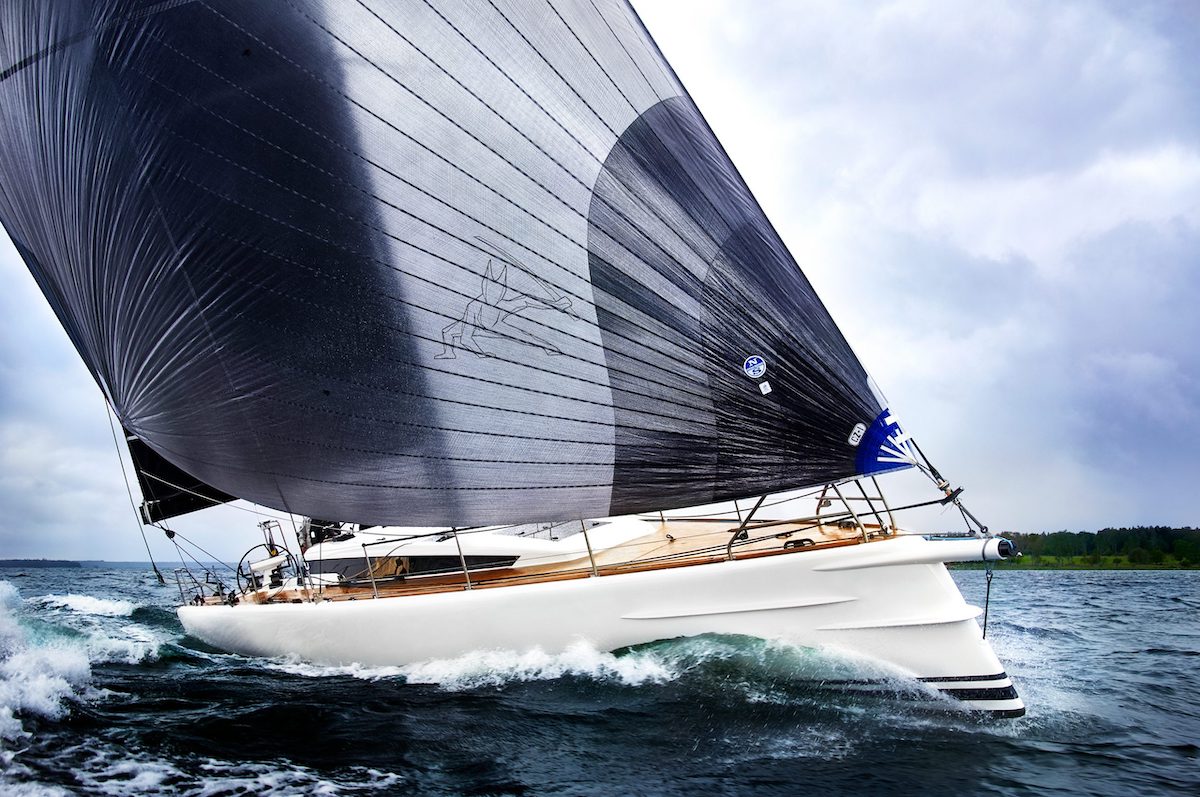 Mit Rippen am Bug f&auml;ngt die Shogun 50 schon mal ziemlich anders an