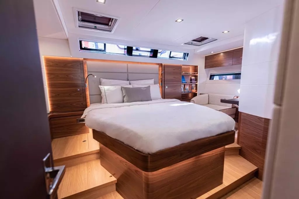 Moderne Boote wie die Amel 60 haben heute ein beidseitig begehbares Inselbett