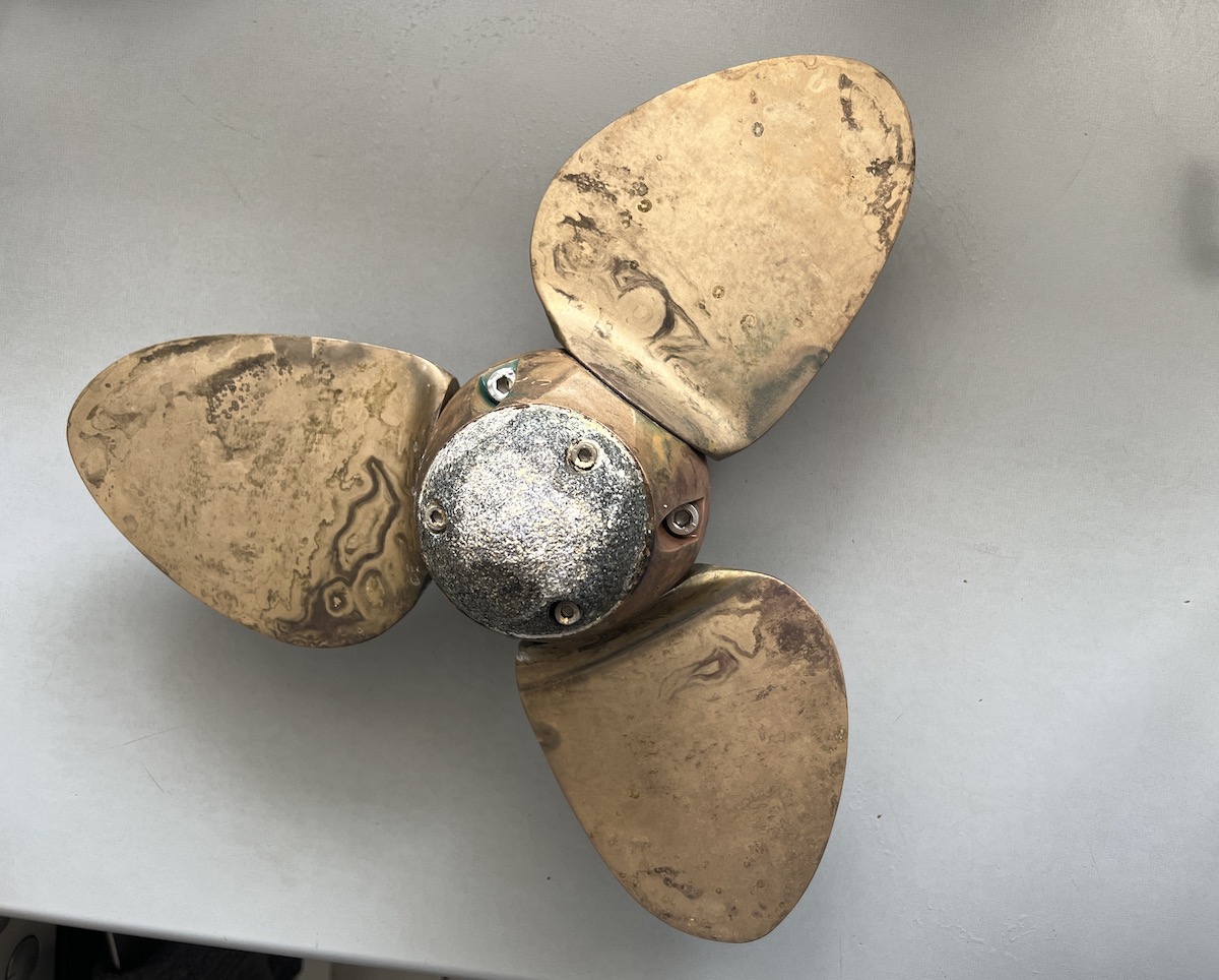 Dreibl&auml;ttriger Drehfl&uuml;gler von Variprop nach dem Entkalken in Essigwasser