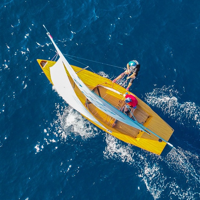 Holz wirkt auch bei Jollen &ndash; hier FD &ndash; immer wieder aufs Neue &copy; FD class
