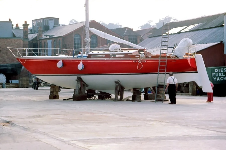 Hochseejolle &bdquo;Red Rooster&ldquo; von 1969 mit angehobenem Kiel