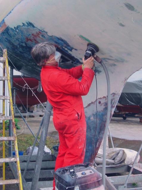 Antifoulingentfernung II: Schleifen